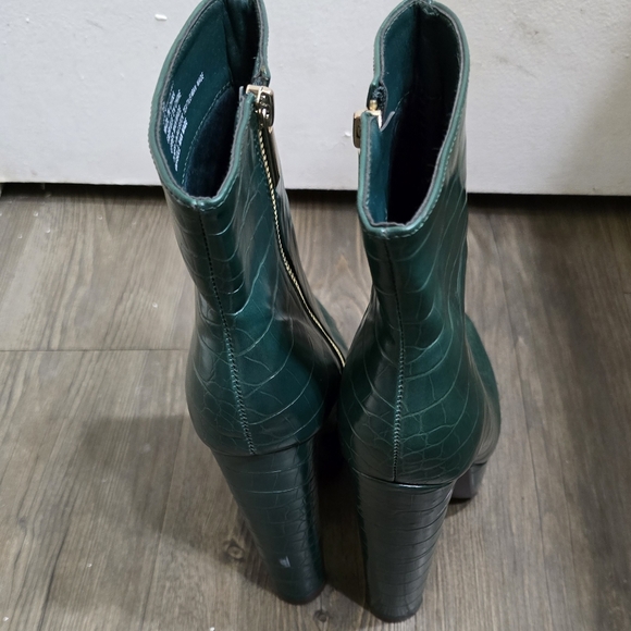 Shoe Dazzle Fifi Green Faux Leather Croc Platform Ankle Booties 8 - Picture 9 of 14
